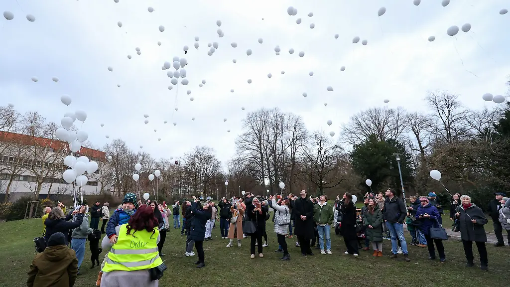 Luftballons-steigen-in-den-Aschaffenburger-Himmel