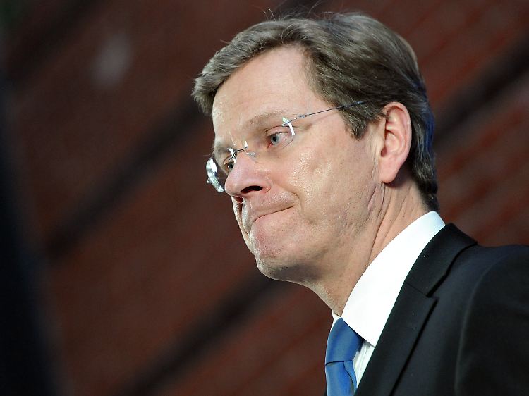 Im Dauertief: Westerwelle kann weder seine Partei noch sich selbst auf die Erfolgsspur bringen.
