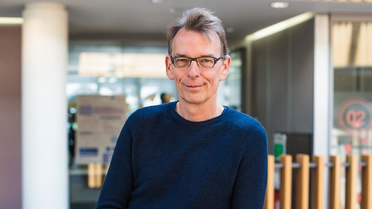 Rolf Apweiler ist Co-Direktor am EMBL's European Bioinformatics Institute (EMBL-EBI) im britischen Hinxton. 