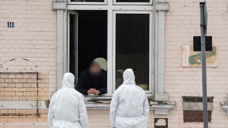Nach dem Nachweis der britischen Variante des Coronavirus bei einem Bauarbeiter in Hamm stehen inzwischen 98 Menschen unter Quarantäne.