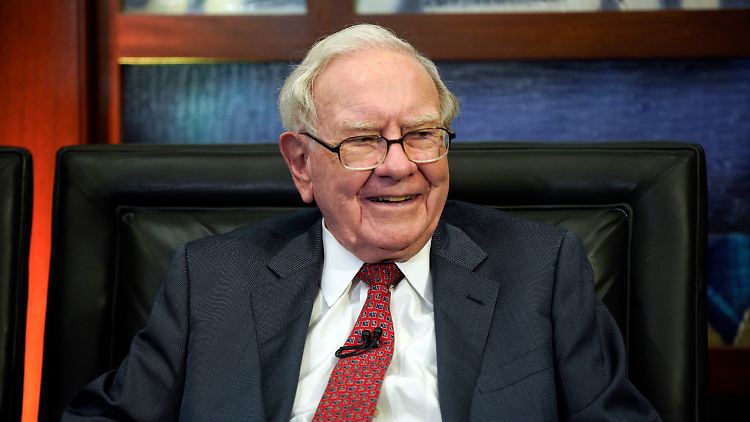 Warren Buffet hat sein Portfolio umgeschichtet und unter anderem Apple-Aktien verkauft. 