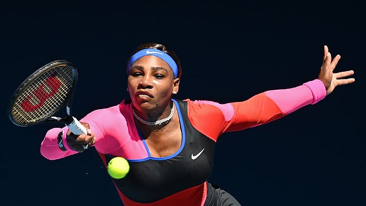 Alles Strecken war vergebens: Serena Williams verlor in Melbourne deutlich.