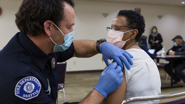 Nur 5,4 Prozent der Impfstoffe gingen an Afroamerikaner, obwohl sie rund zwölf Prozent der US-Bevölkerung stellen.
