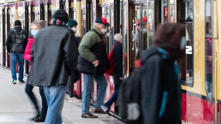 Bahnhofsszene in Berlin-Mitte: Während der Studie gab es ein diffuses Infektionsgeschehen im Zentrum der Hauptstadt.
