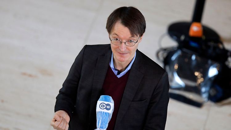 "Das ist ein sicherer und guter Impfstoff", sagt SPD-Experte Lauterbach über das Astrazeneca-Vakzin.