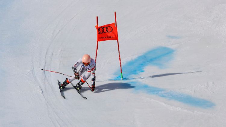 Irans Atefeh Ahmadi muss während der WM beim Riesenslalom ohne Cheftrainerin auskommen.