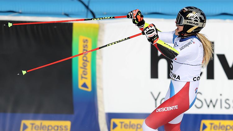 Lara Gut-Behrami besiegte Mikaela Shiffrin für ihr zweites WM-Gold.