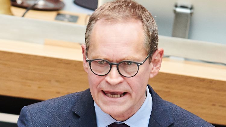 "Ich würde mich sofort mit Astrazeneca impfen lassen", erklärt Berlins Bürgermeister Müller.