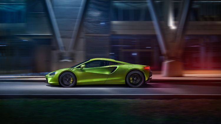 Bis zu 30 Kilometer und 130 km/h schnell kann der McLaren Artura rein elektrisch fahren.