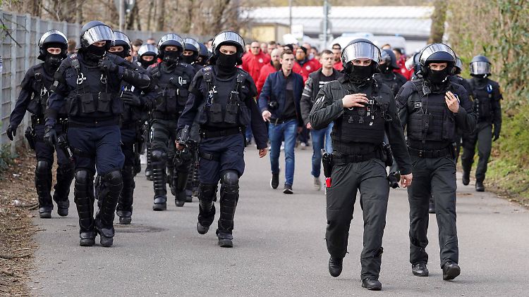 Vielen Fans ist gar nicht bewusst, dass sie im Visier der Polizei sind.