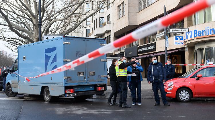 Der Überfall ereignete sich vor einer Volksbank-Filiale.
