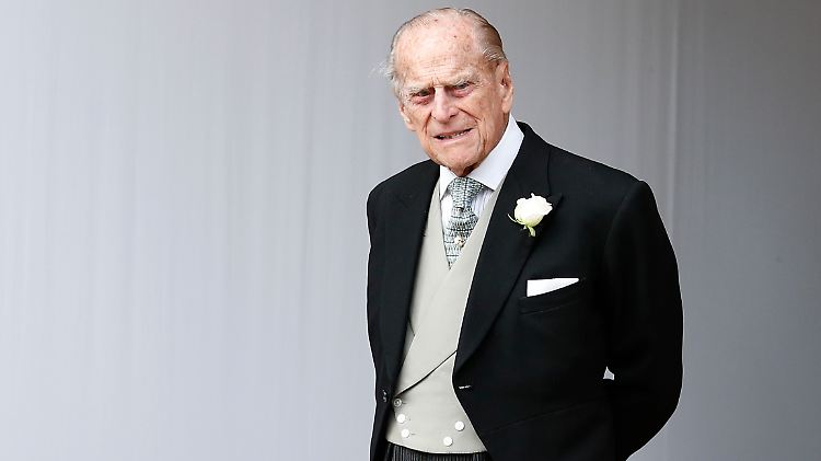 Prinz Philip langweilt sich offenbar im Krankenhaus, sagt sein Sohn Edward.