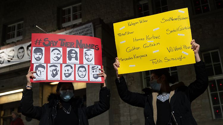 Ferhat Unvar, Hamza Kurtovic, Said Nesar Hashemi, Mercedes Kierpacz, Sedat Gürbüz, Gökhan Gültekin, Kaloyan Velkov, Vili Viorel Paun und Fatih Saraçoglu sind die Namen der Anschlags-Opfer von Hanau.