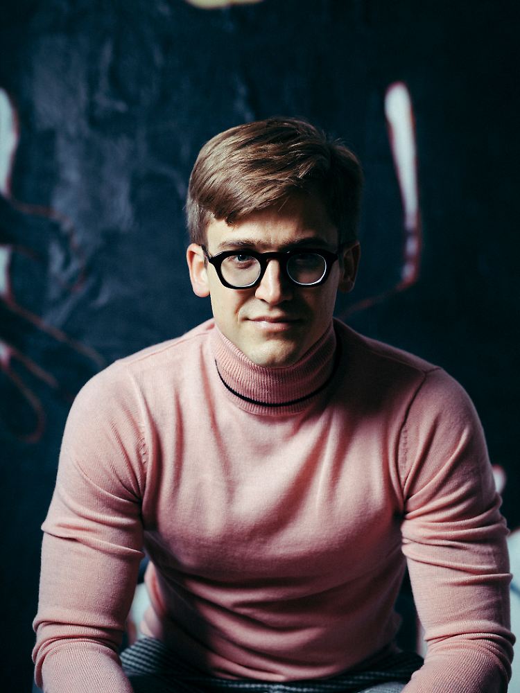 Stellt gerne Fragen - auch "Extrem dumme Fragen an…“: der Künstler und Journalist Sebastian Späth.