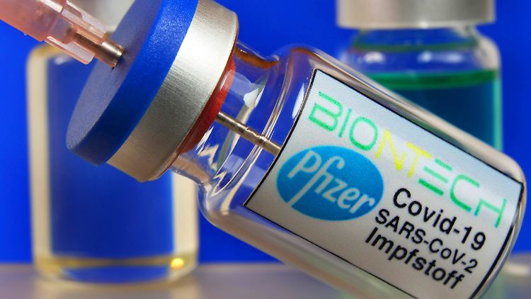 Der Impfstoff von Biontech und Pfizer zeigt einer neuen Studie zufolge schon eine Wirksamkeit von 85 Prozent nach der Verabreichung der ersten Dosis.