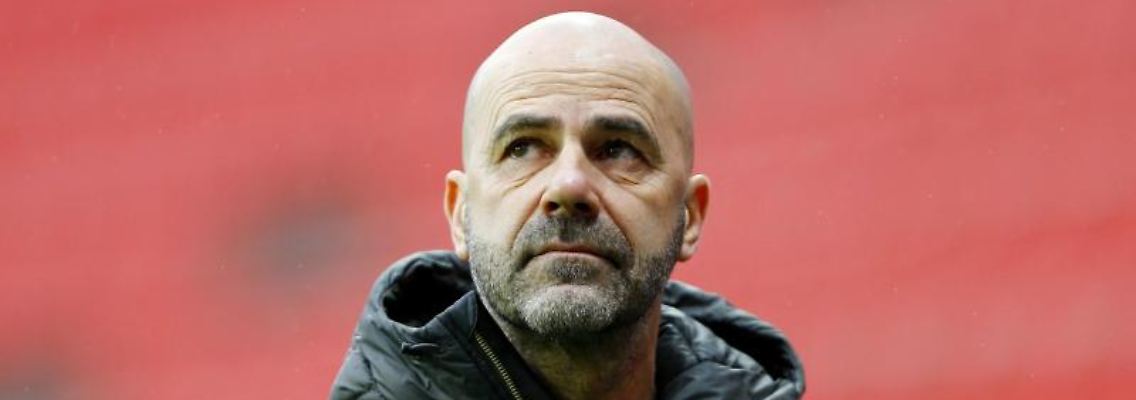 Leverkusens Trainer Peter Bosz vor dem Spiel. Foto: Thilo Schmuelgen/Reuters/Pool/dpa/Archivbild