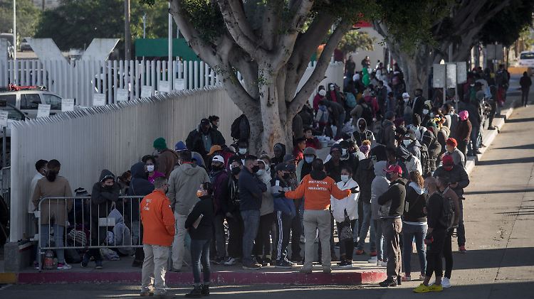 Schlange am Grenzübergang El Chaparral zwischen Tijuana und San Diego.