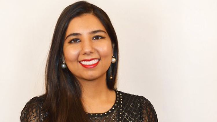 Akanksha ist als Kind pakistanischer Flüchtlinge in Indien geboren.