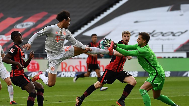 Der FC Bayern muss sich im Titelrennen wieder mal strecken.
