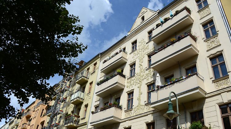 Der Staat müsse dringend in sozialen Wohnungsbau investieren, fordert die IG Bau.