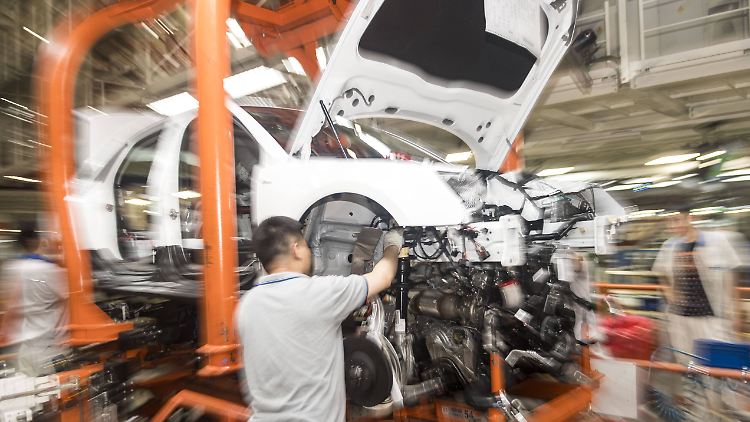 In Smartphones und Spielkonsolen stecken modernere Chips, die höhere Margen abwerfen für die Hersteller als Halbleiterbauteile für Autos.