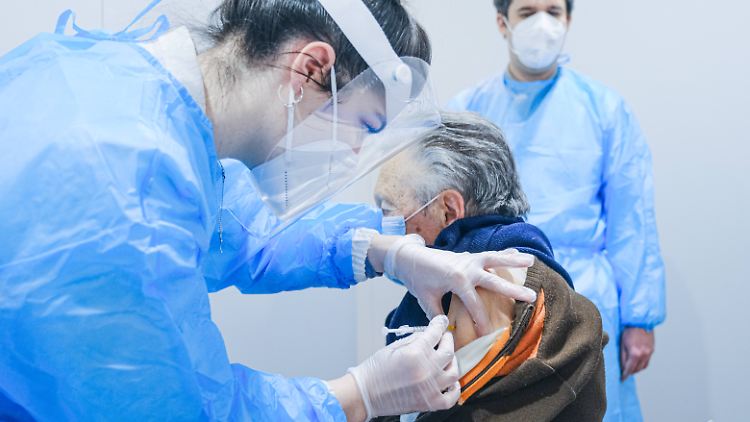 In den Impfstoff von Biontech/Pfizer wird große Hoffnung gelegt.