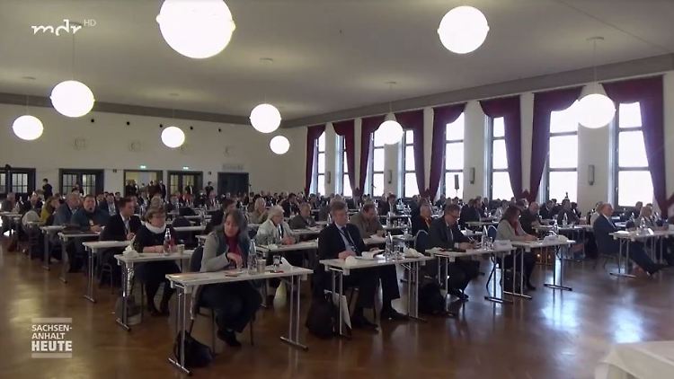 In einem Video ist zu sehen, dass auf dem Parteitag von den Delegierten keine Masken getragen werden. 