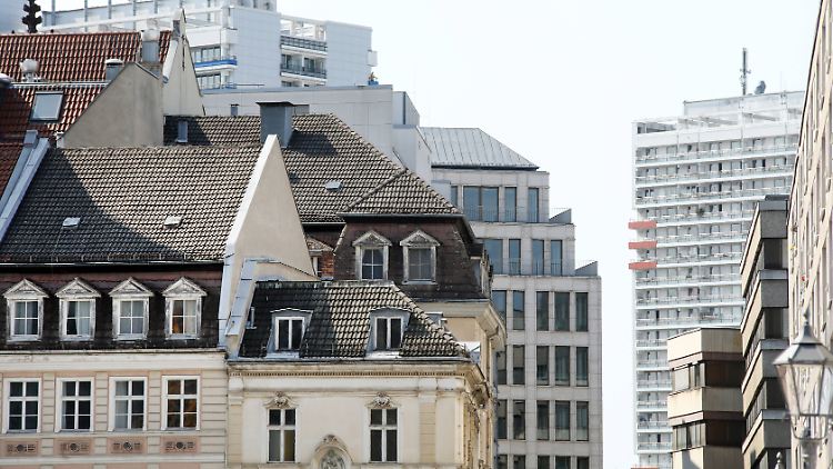 In Berlin versucht der Senat, die steigenden Mieten zu deckeln.