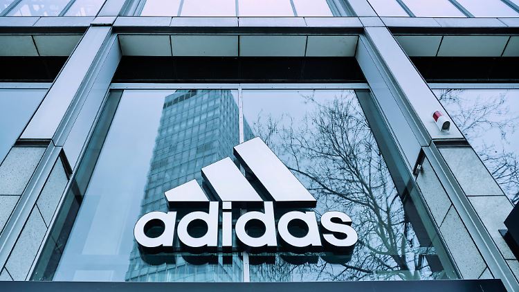 Adidas will wieder die Aktionäre am Gewinn beteiligen.