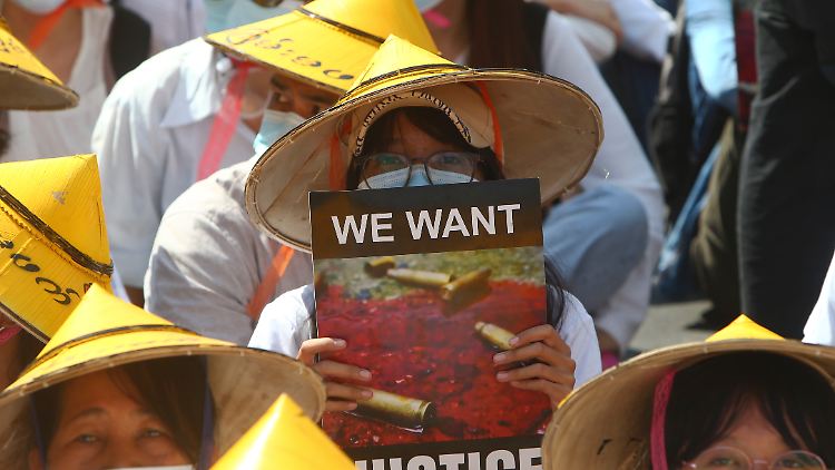 Das Militär in Myanmar hat die Friedensnobelpreisträgerin Suu Kyi, die an der Spitze einer Regierung stand, gestürzt.