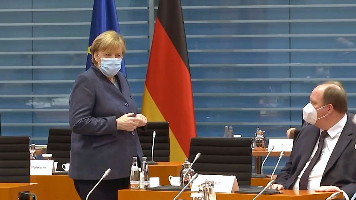MerkelBraunLockerungen.jpg