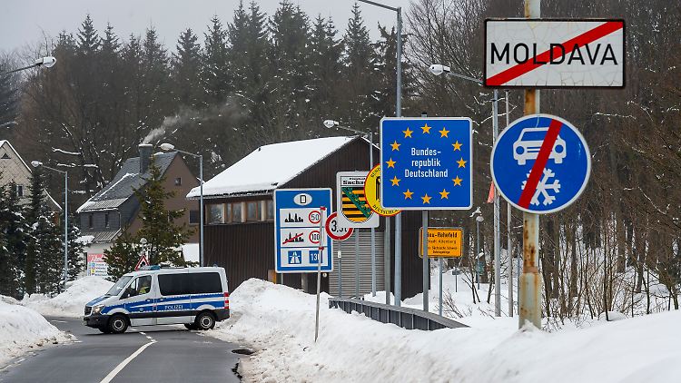 Grenzübergang Moldau/Neurehefeld im Erzgebirge: Der EU ist der deutsche Alleingang ein Dorn im Auge.