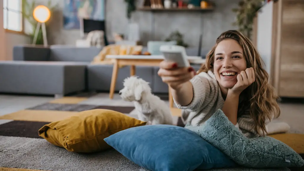 IPTV-Sticks-machen-den-Fernseher-smart-und-bieten-Internetfernsehen-in-hochaufloesender-Bildqualitaet