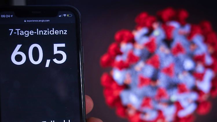 Die Inzidenz ist in Deutschland noch weit von der Zielmarke 35 entfernt, die die Bundesregierung als grenze für Lockerungen anpeilt.