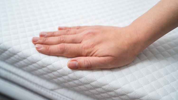 Schaumstoffmatratzen sind besonders weich, leicht, belastbar und speichern Wärme gut - ideal für Frostbeulen.