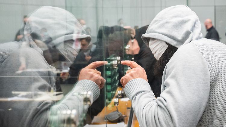 Abu Walaa, mutmaßlicher Anführer der Terrormiliz Islamischer Staat, vor Gericht.