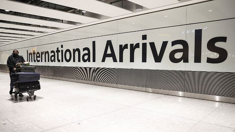 2021-02-15T070516Z_1443036122_RC2VSL9M22EK_RTRMADP_3_HEALTH-CORONAVIRUS-BRITAIN-QUARANTINE.JPG