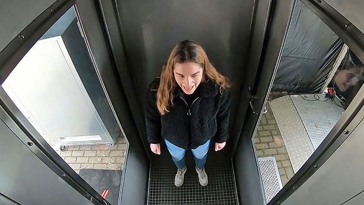 Schreikabine Corona.JPG