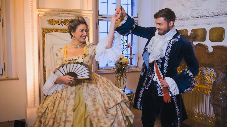 Tanzen sich durchs barocksche Paradies: Hannah und Niko