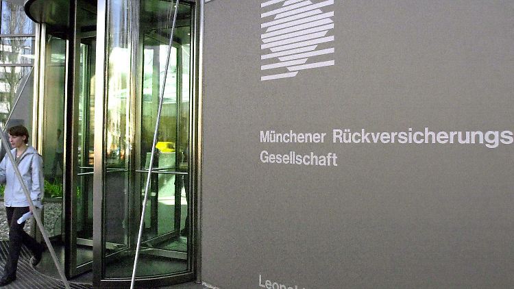 Munich_Re_Eingang.jpg
