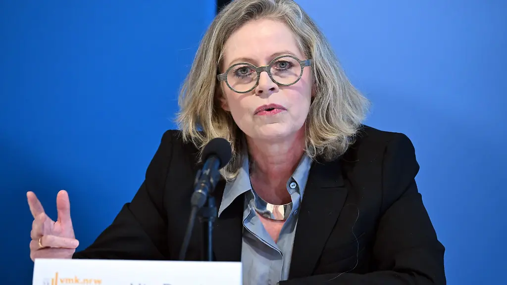 Verkehrssenatorin-Ute-Bonde-haelt-die-Forderungen-der-Gewerkschaft-Verdi-im-Tarifstreit-mit-der-BVG-fuer-zu-hoch