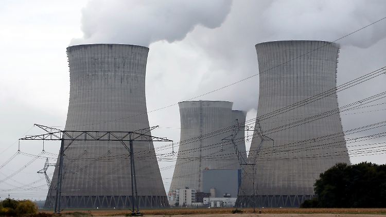 Dampierre südlich von Paris: Das Kraftwerk ist seit den frühen 1980er Jahren in Betrieb - und wird es wohl noch eine Weile bleiben.