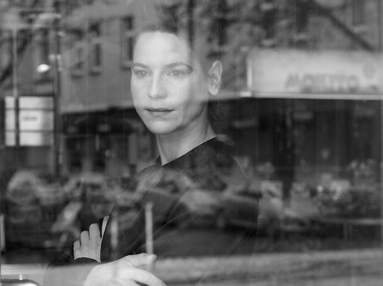 Nimmt uns mit auf eine Wahnsinns-Zeitreise: Bibiana Beglau.