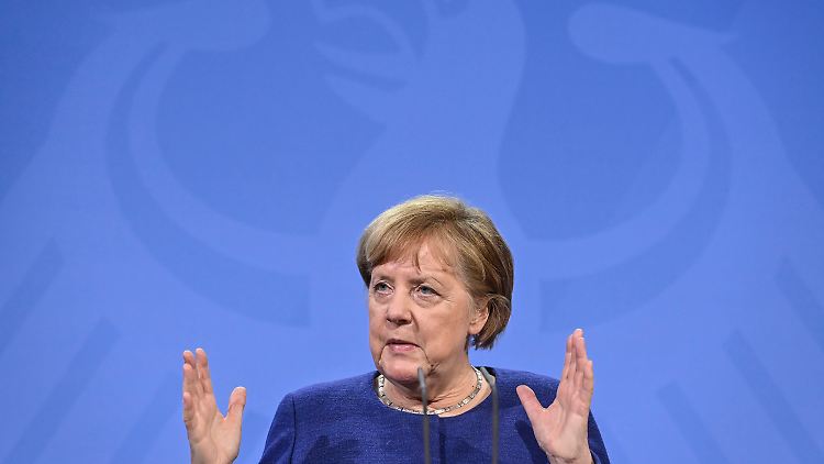 Kanzlerin Merkel sagte laut Teilnehmern der Unions-Fraktionssitzung, die britische Corona-Mutante habe mittlerweile einen Anteil von 50 Prozent am Infektionsgeschehen.