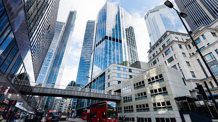 Zahlreiche Institute haben ihre Mitarbeiter inzwischen aus London abgezogen. Schuld daran ist der Brexit.