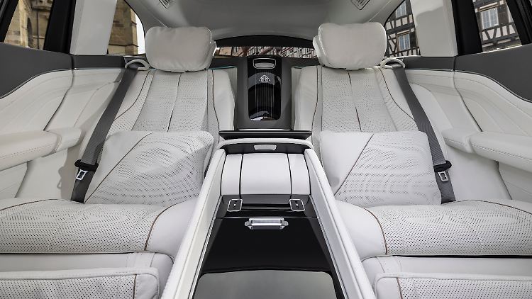 Die zweite Reihe ist in einem Maybach GLS verlockend. Auch wegen der Musik, die über eine Burmester-Anlage übertragen wird.
