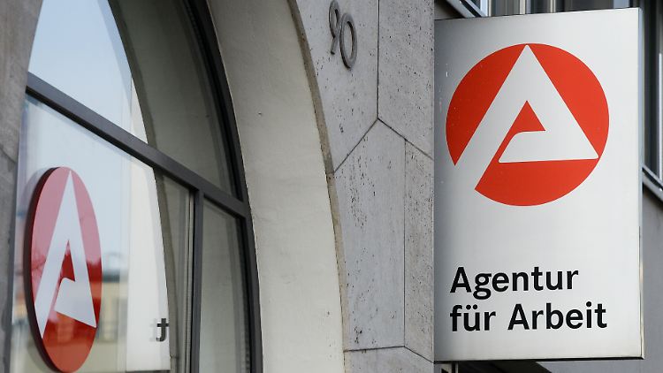 Die Ausgaben der Bundesagentur für Arbeit stiegen auf 61 Milliarden Euro und lagen damit über dem bisherigen Höchstwert von 2003.