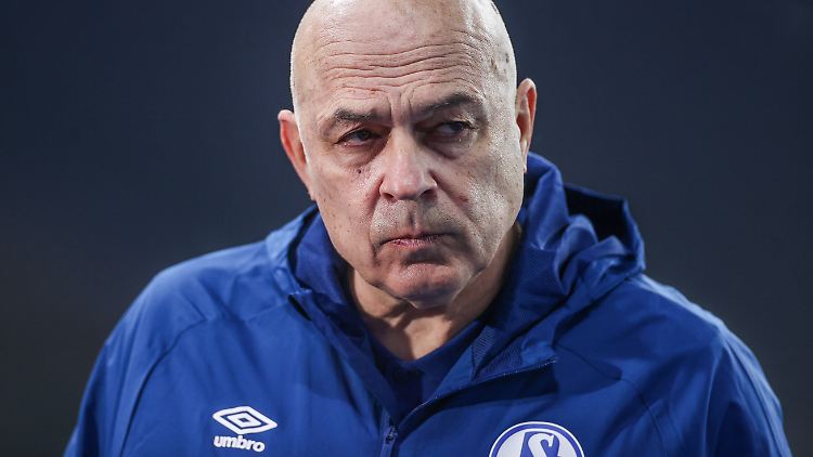Christian Gross ist bereits der vierte Schalke-Trainer in der laufenden Saison.