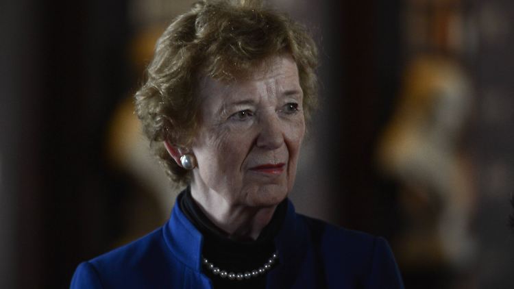 Mary Robinson von der Labour Party war von 1990 bis 1997 die erste Staatspräsidentin der Republik Irland.