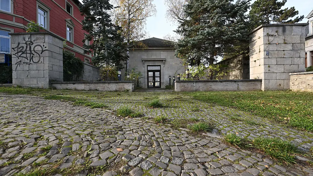 Fuer-das-alte-Funkhaus-in-Weimar-hat-die-Stiftung-Sendehalle-grosse-Plaene-die-auch-der-bewegten-Geschichte-des-Gebaeudes-Rechnung-tragen-sollen